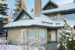 Wintergreen 34 | Townhome a Short Walk to Skiing & Blackcomb Gondola, Secure Parking